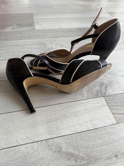 Кожени елегантни сандали Бата