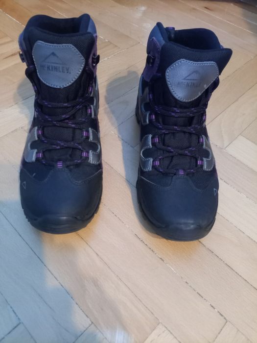 Ghete de piele, impermeabile, mărime  37, firma Bontimes, 32 lei perec