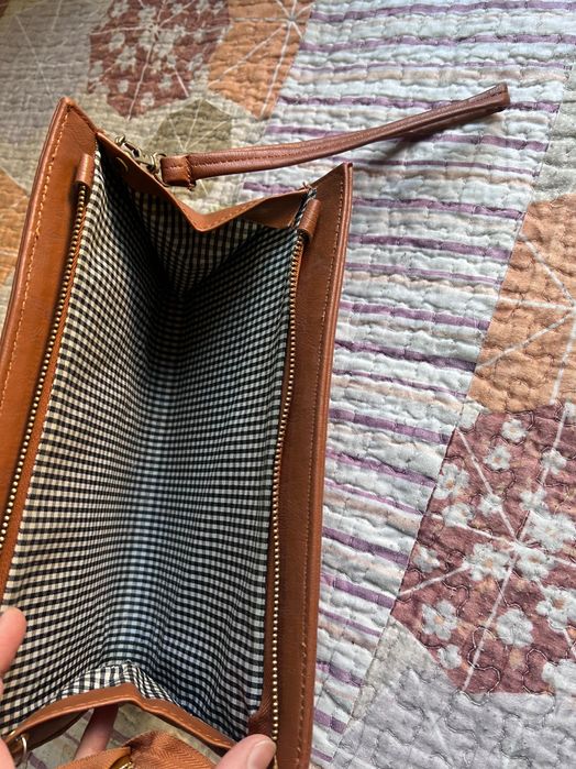 Jigarrang sumkacha, ham kundalik ham bazmlarga to’g’ri keladi