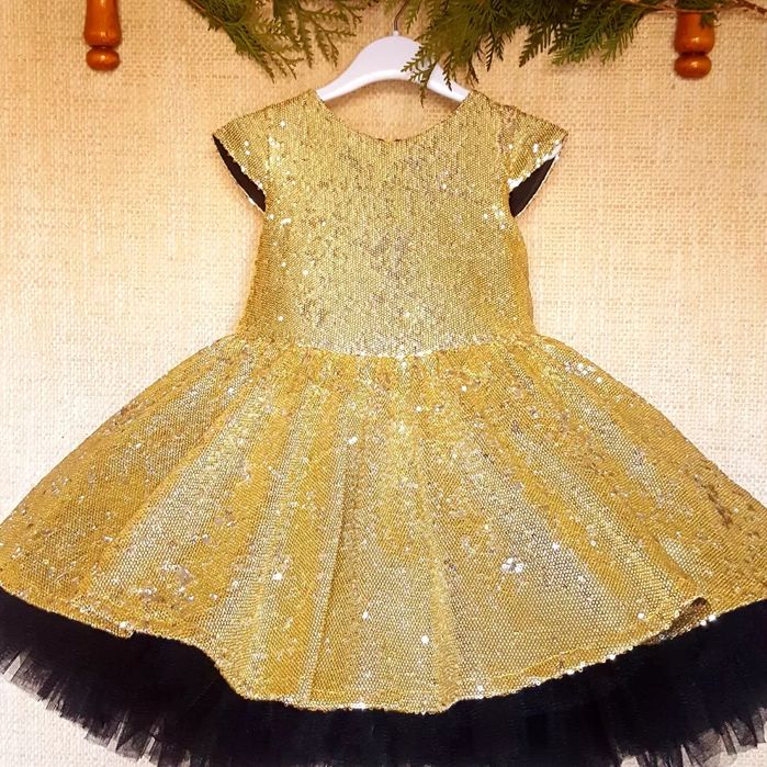 Продам нарядное платье для девочки