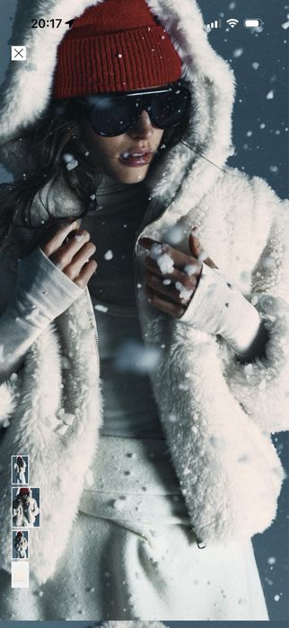 Бяло пухкаво якенце на Zara, с качулка, ново с втикет, размер М