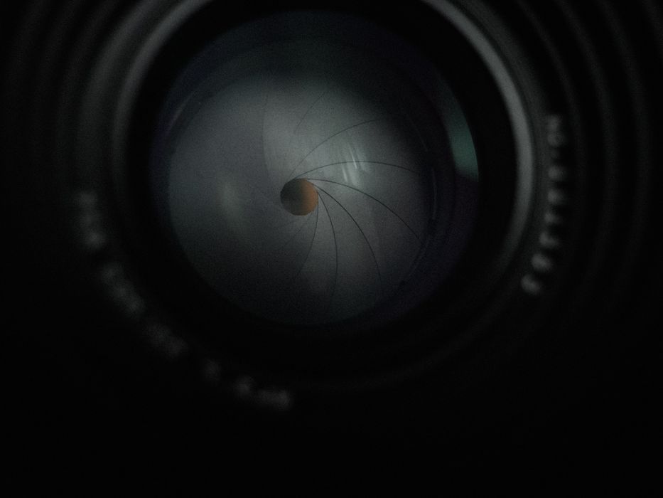 Продавам f0.95 35mm кино обектив