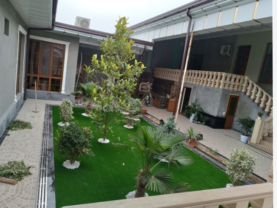 Suniy gazon va devorlar