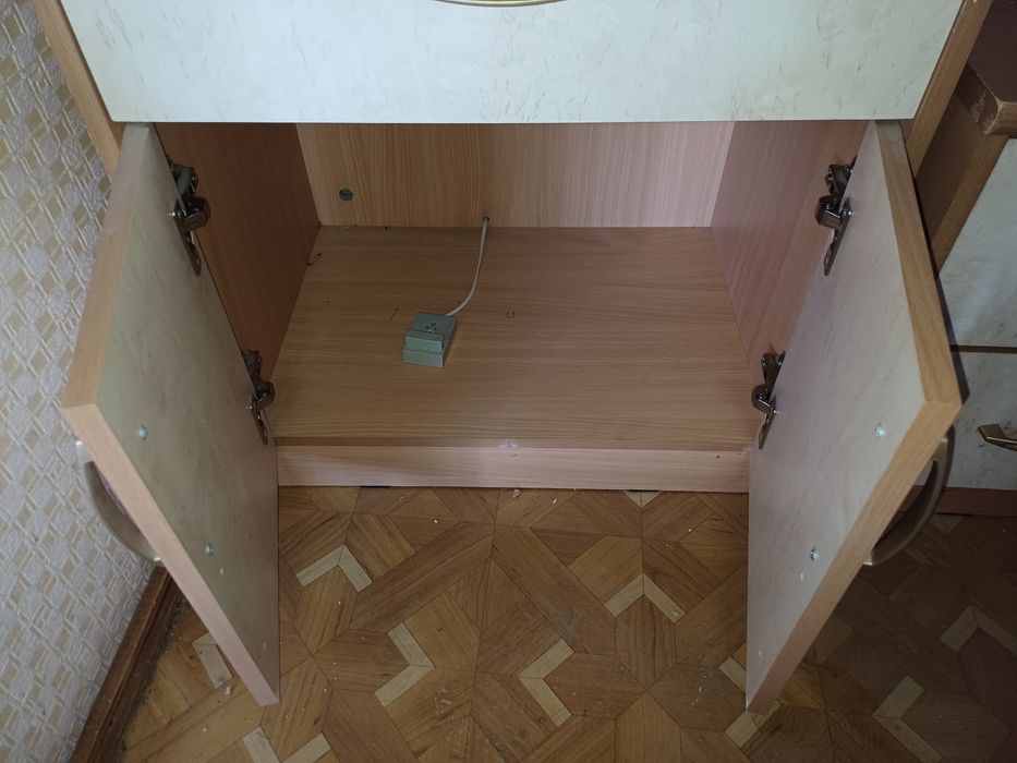 Отдам прихожую, самовывоз 4 этаж.