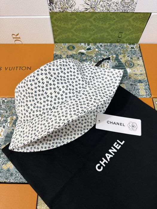 Дизайнерски шапки New Season