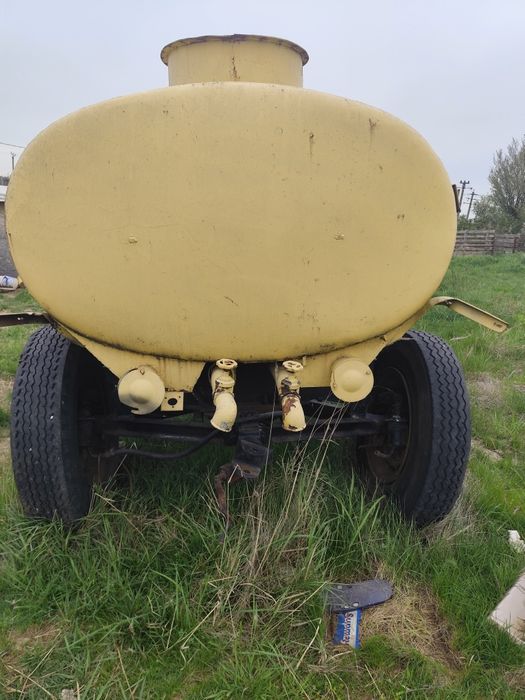 Vând cisternă 3600 L