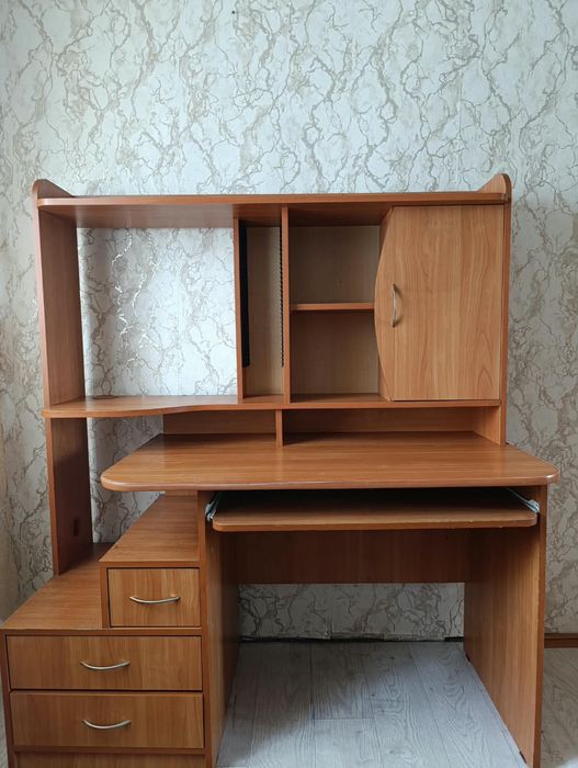 Продам компьютерный стол