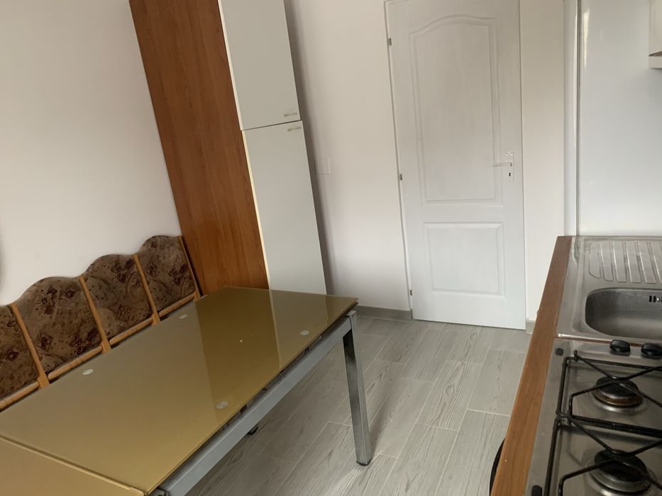 Apartament 2 camere decomandat etaj 2