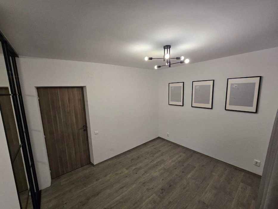 Închiriez apartament/spatiu birouri – 4 camere, parter, curte proprie