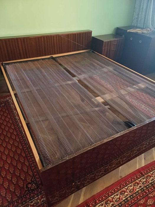 Спалня с две нощни шкафчета