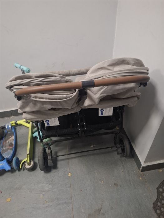 Коляска один и двух местные