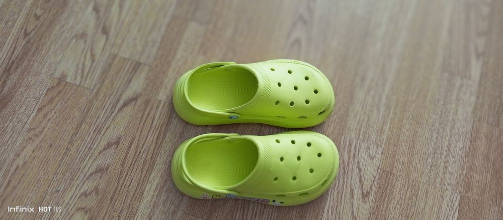 Продам детские кроксы 35-36 размер