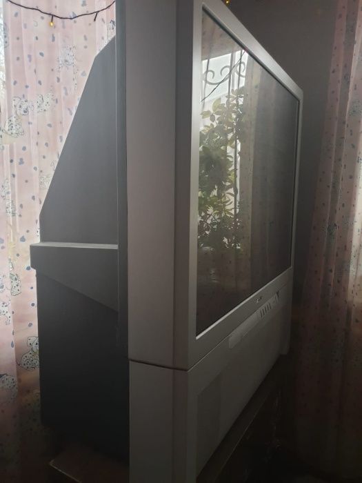 Телевизор проекционный SONY диагональ 110 см