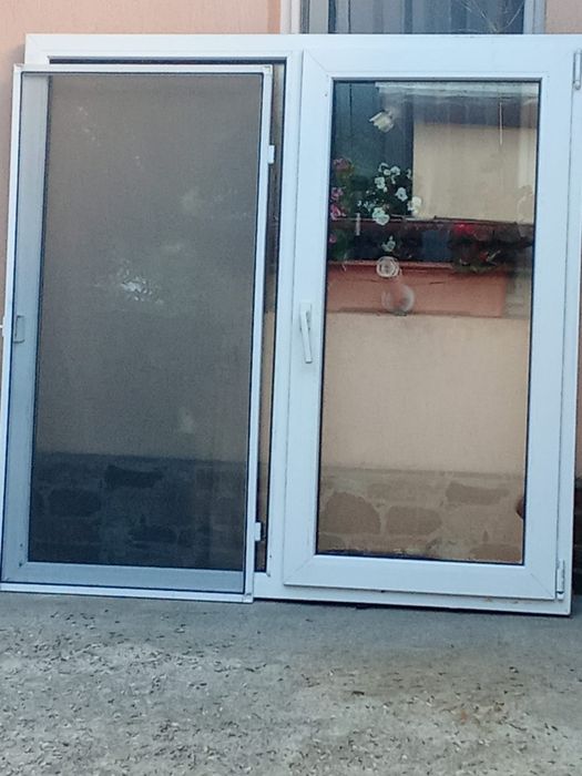 Geam termopan tâmplărie PVC cu plasa și pervaz  ieftin