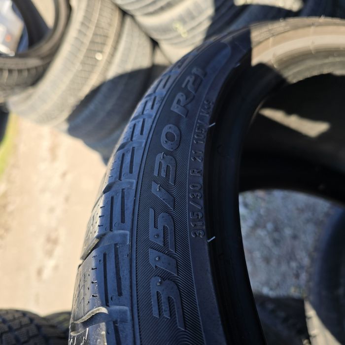 315 30 21 2бр зимни гуми Pirelli