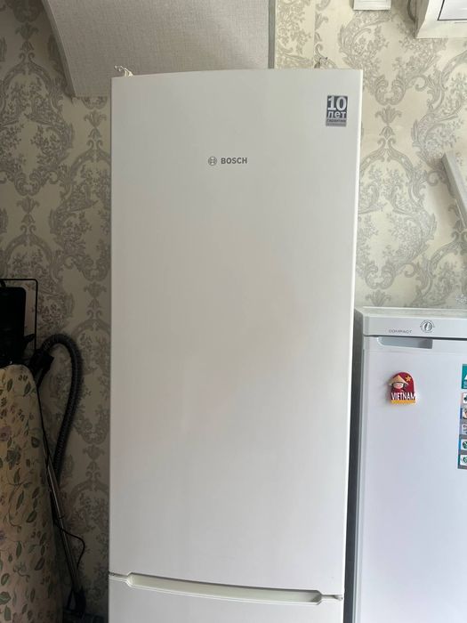 Продам 2 холодильника Bosch и Pozis compact