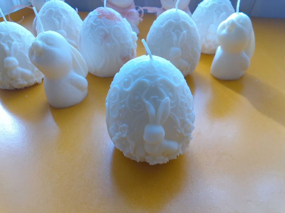 Ръчно изработени свещи от соев восък,ароматизирани с кокосово масло .