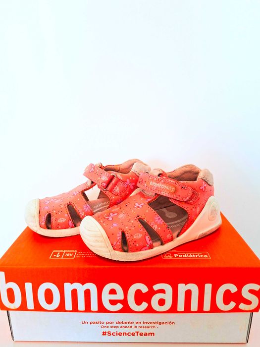 Sandale Biomecanics fete nr. 23, din piele naturala, primii pași – stare foarte bună