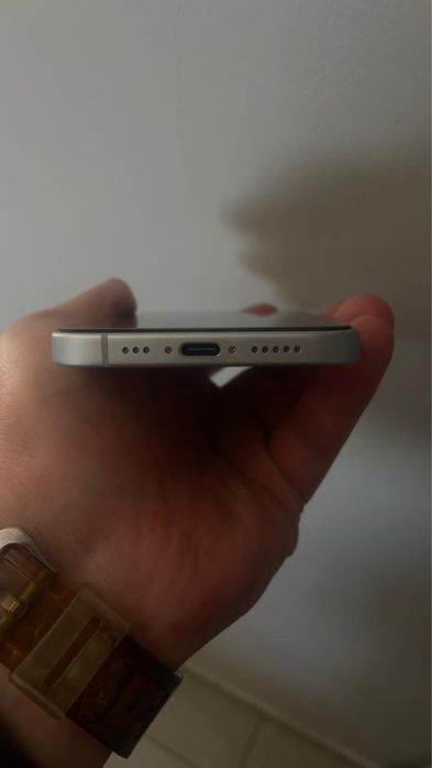 Продам iPhone 15 белый