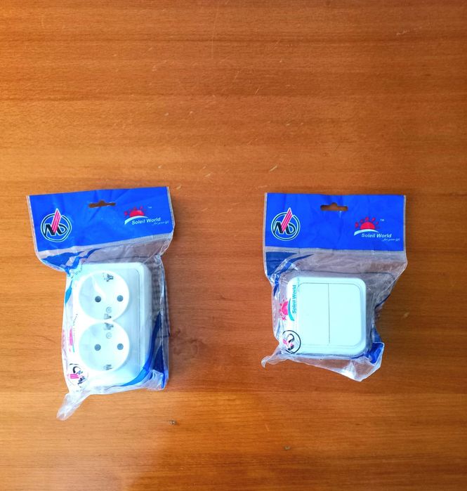 Set Priză Dublă și ÎntrerupătSet priză și întrerupător dublu aparent.