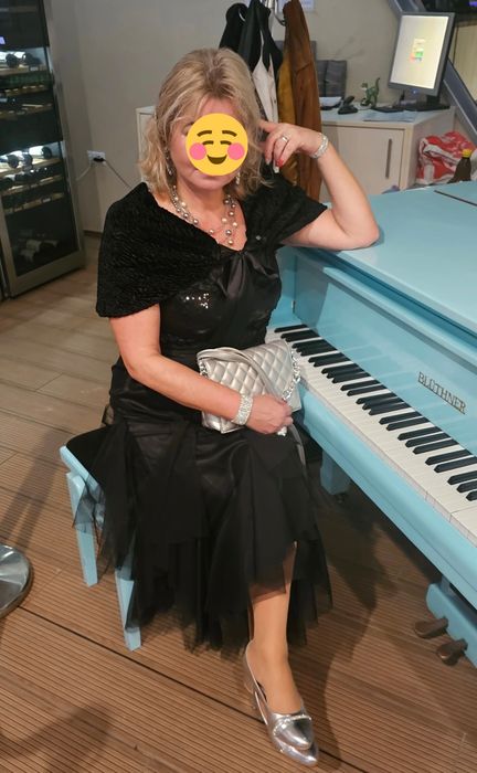 Луксозна дълга черна вечерна рокля