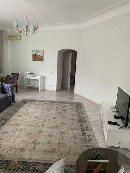 Тристаен имот в Център-НДК