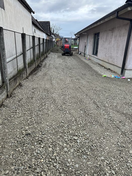 Inchiriez , prestez servicii mini excavator cu operator