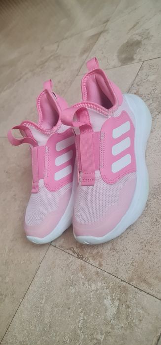 Adidasi fete roz marca adidas mas 35.5