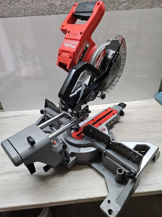 Milwaukee Настолен Циркуляр M18FMS190 18V.