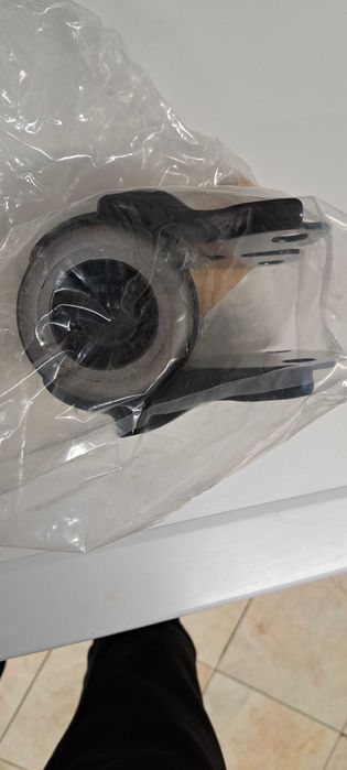 Тампони за предни носачи за форд мондео мк4 седан.