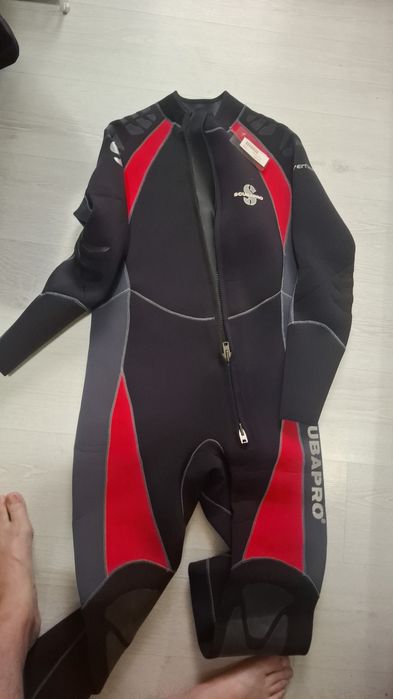 Vand costum neopren grosimea de 3 de la scubapro nou nepurtat marimea xxl sau 56.