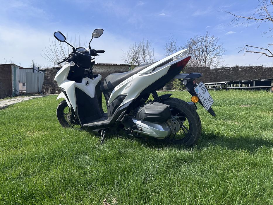 Скутер Click, на номерах