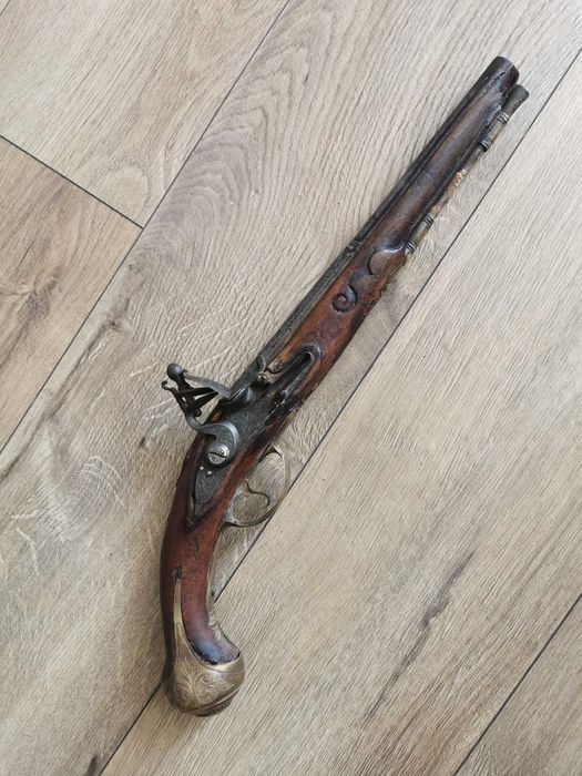 Кремъчен пищов с Лазарино цев