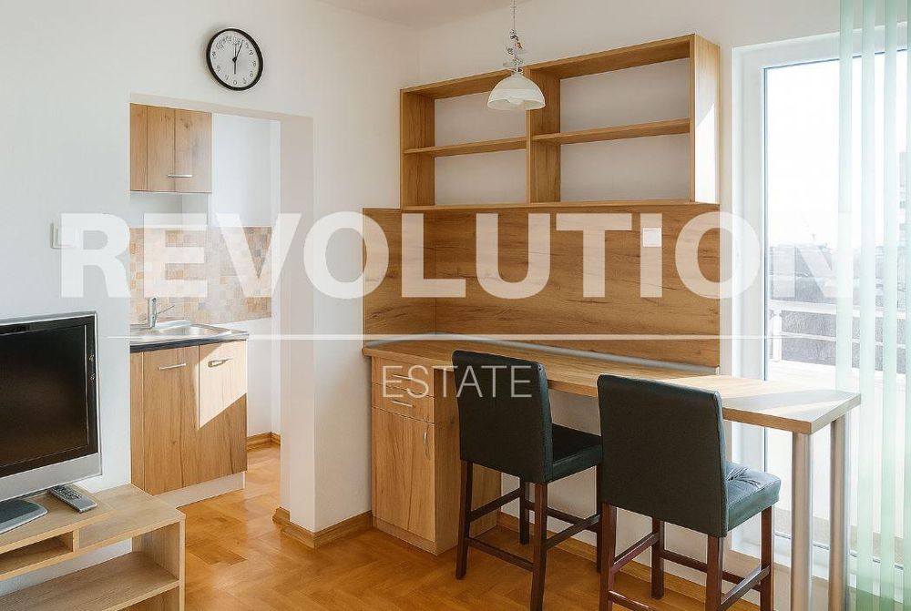 Дава се под наем Едностаен апартамент в Варна, Чайка - 30 кв.м за 350 € - Снимка #1