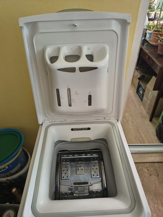 Vând mașină de spălat verticală Whirlpool, 5 kg, stare bună de funcționare, detalii în mesaj