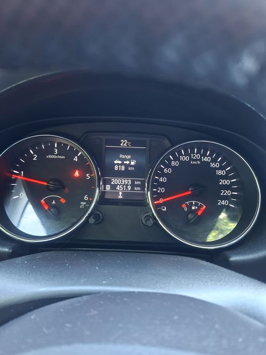 Masină Nissan Qashqai j10
