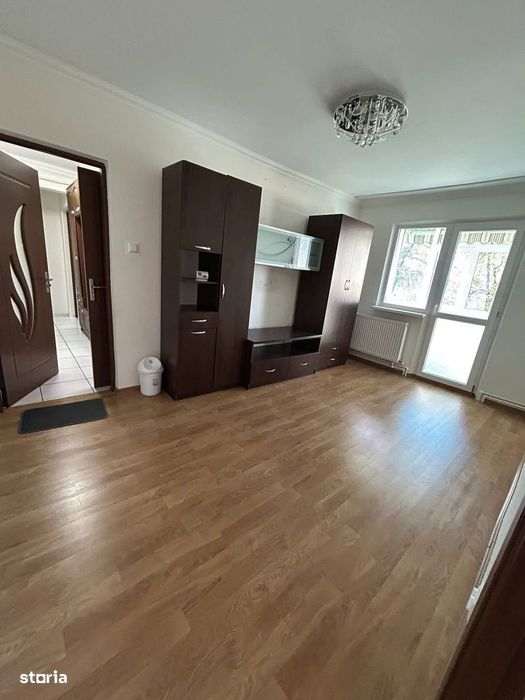 De vanzare 3 camere etaj intermediar Pret 53.500