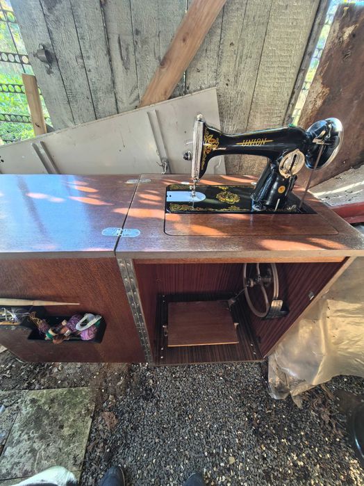 Две ретро шевни машини по 30 лв всяка