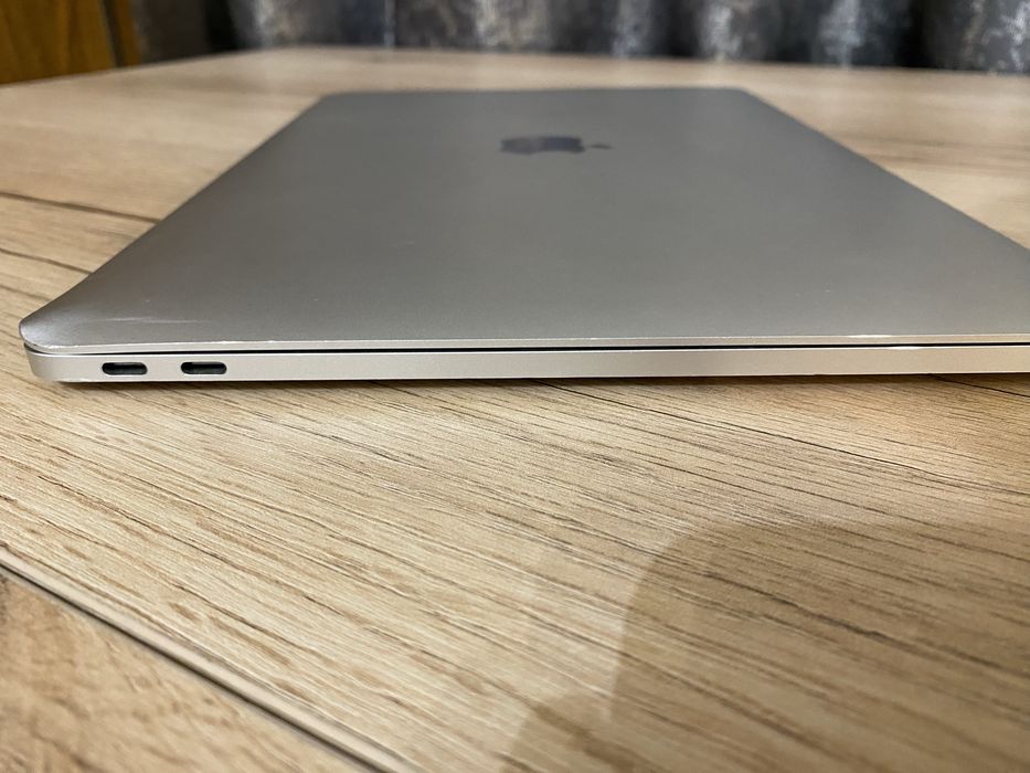 Продам MacBook Pro 13” 2017 (A1708)