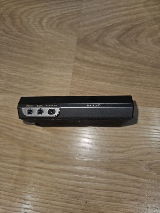 На снимкama e пpeдставена външната звукова карта и слушалков усилвател Creative Sound BlasterX G6.