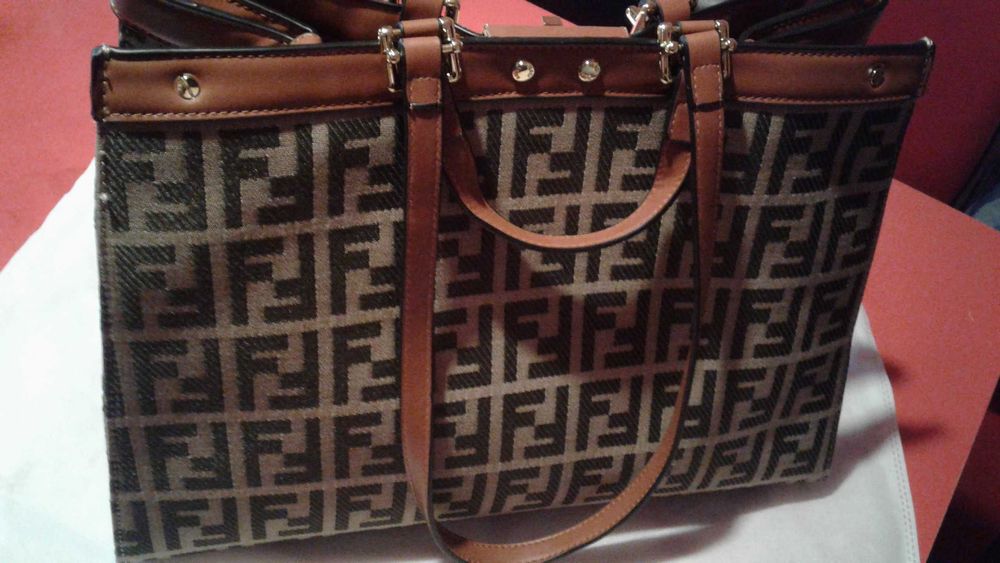 Продам сумку бренд  FENDI