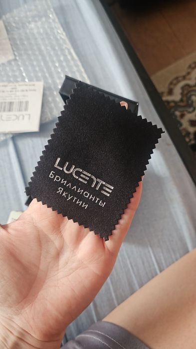 Кольцо с бриллиантом в подарок подвеска