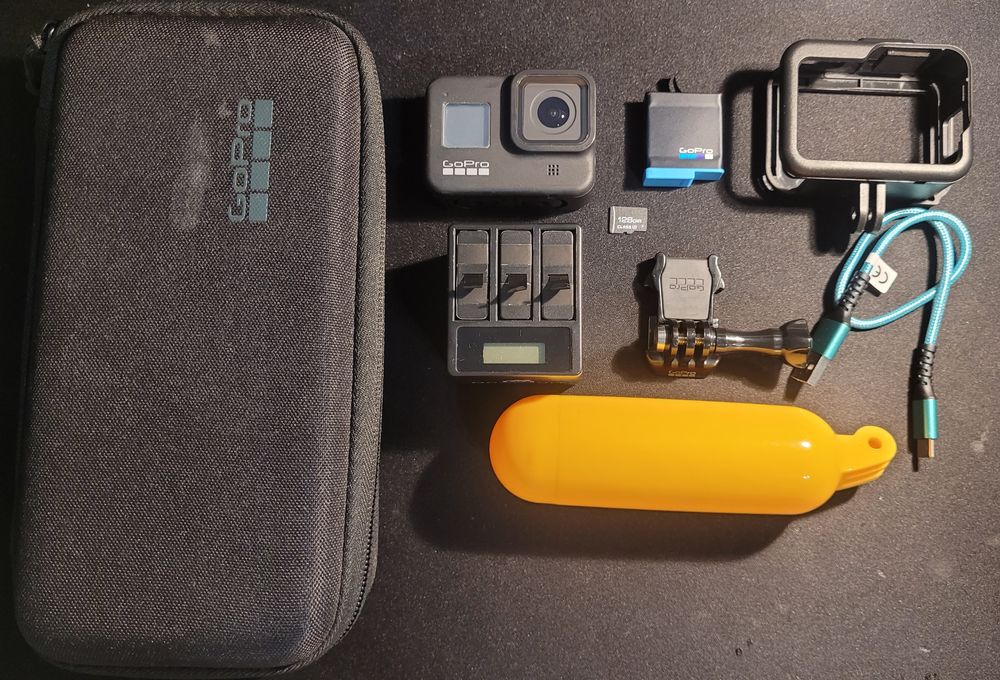 Vând GoPro hero 8 + card 128Gb