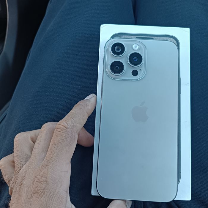 Ayfon 15 pro max sotiladi xolati yangi karopka dakument bor dubay