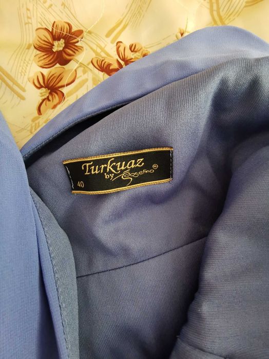 Дълга синя рокля