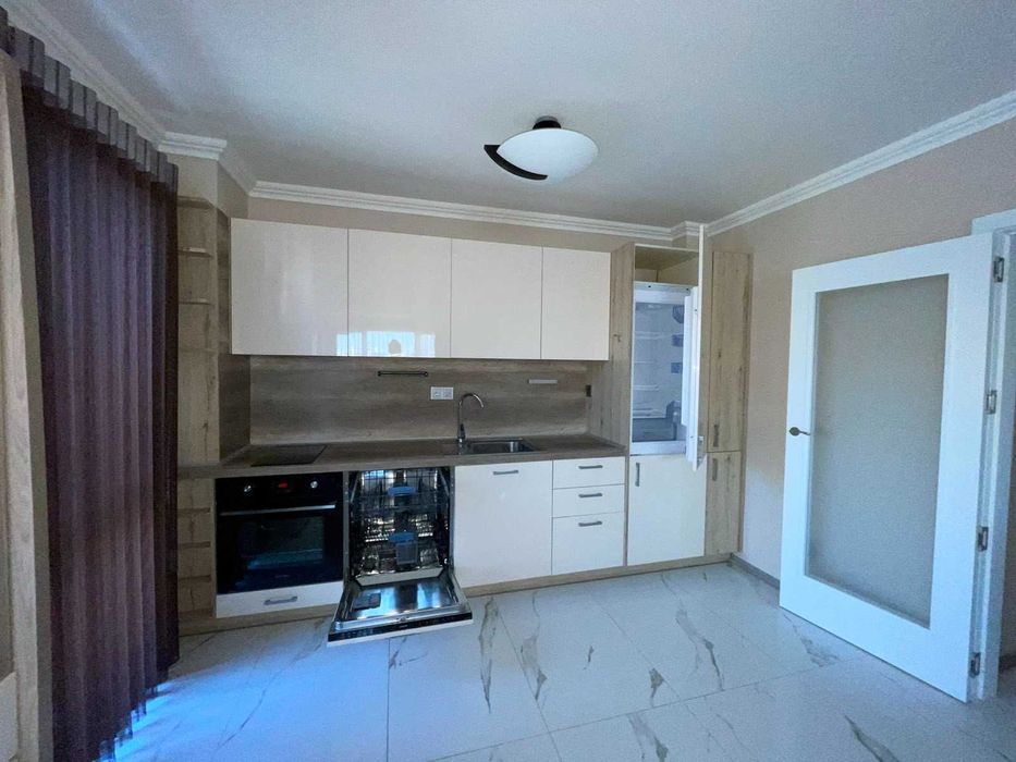 Продава се Тристаен апартамент в Пловдив, Христо Смирненски - 136 кв.м за 1868 €/кв.м - Снимка #5