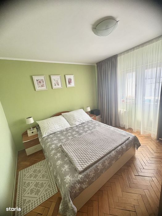 Apartament cu trei camere de vânzare, renovat complet, central