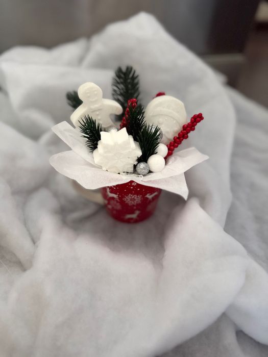 Коледна чаша с ръчно изработени сапуни