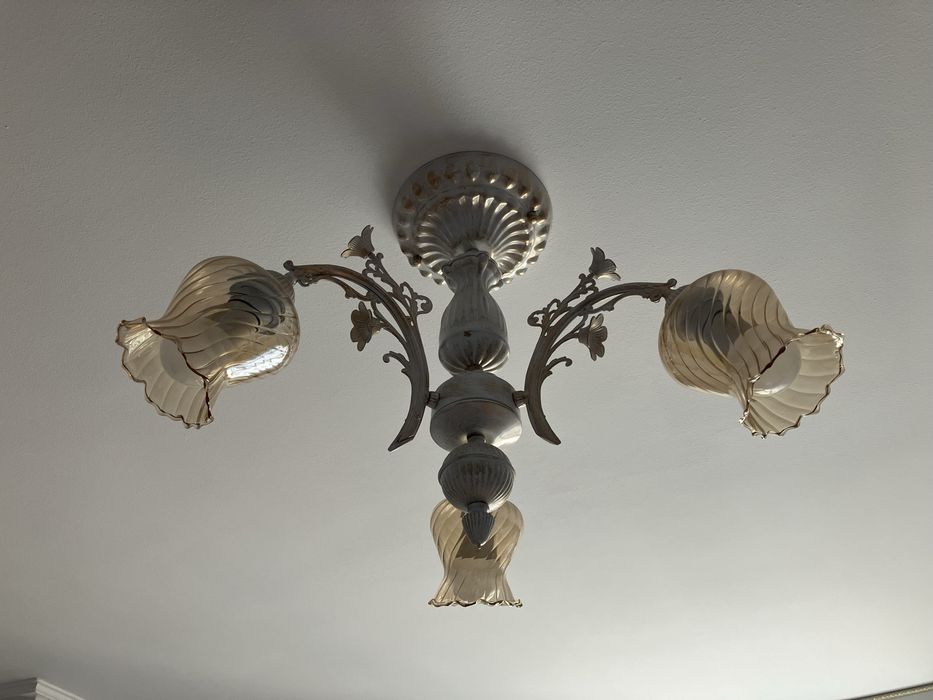 Люстра в идеальном состояний