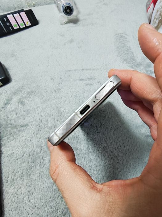 Xperia 1V, 12/256, alb, impecabil, nou